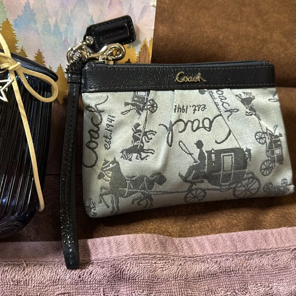 Vintage COACH perfect pre-loved condition wristlet. Two-tone blue with silver.